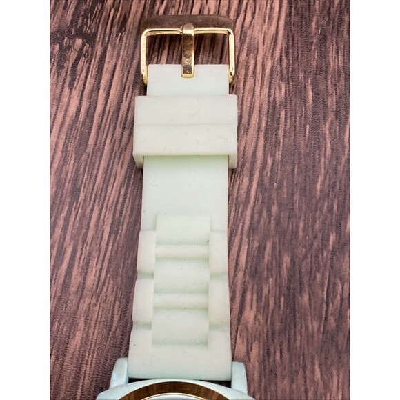 Unbranded Mint Green And Gold Women's Watch New Battery Working - Picture 3 of 8